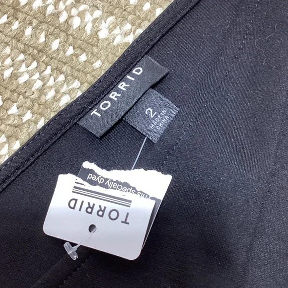 NWT Size 2 Torrid Black V-Neck Sleeveless Jumpsuit - Picture 8 of 11